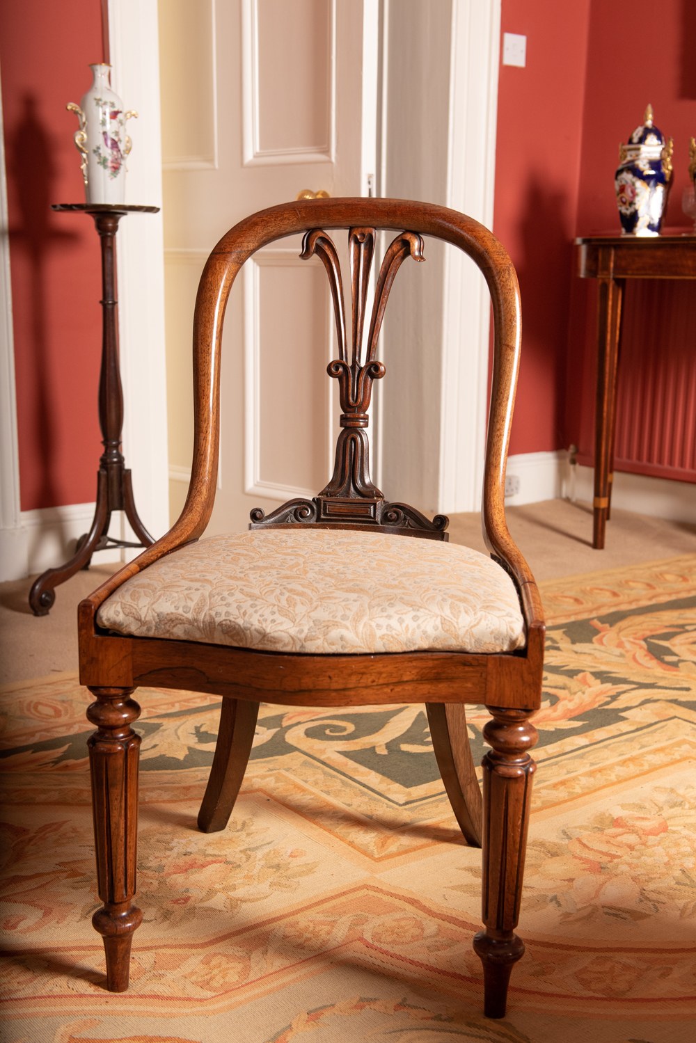 A SET OF EIGHT WILLIAM IV ROSEWOOD DINING CHAIRS, having carved Prince of Wales feather back and - Image 2 of 2