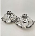 A VERY FINE PAIR OF MID 19TH CENTURY / VICTORIAN SILVER ENTRÉE DISHES, each with shell and foliage