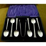 A CASED SET OF EARLY 20TH CENTURY SILVER COFFEE SPOONS (6) WITH TONGS, Birmingham, 1921 each with