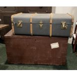 AN EARLY 20TH CENTURY OAK METAL BOUND TRUNK ALONG WITH A LEATHER SUITCASE c.1940, trunk 40in long