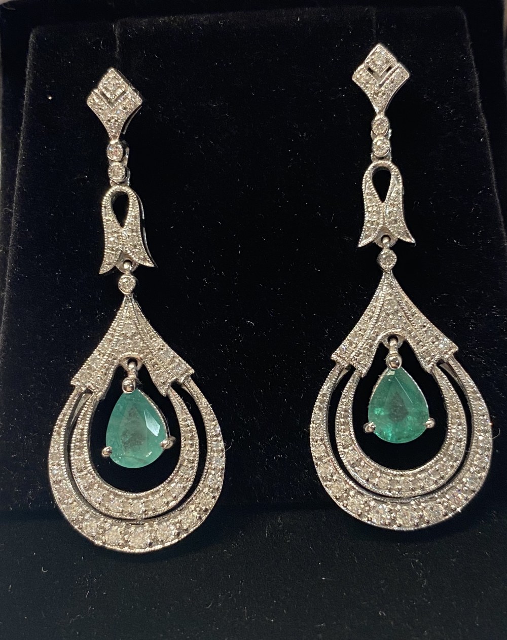 AN EXCEPTIONAL PAIR OF 18CT WHITE GOLD EMERALD & DIAMOND DROP EARRINGS, Art Deco style, handmade, - Image 2 of 5