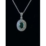 AN ELEGANT 9CT GOLD EMERALD & DIAMOND PENDANT with 18 inch white gold chain