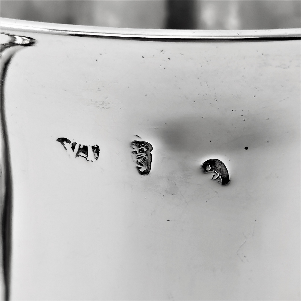 AN IRISH 18TH CENTURY SILVER TWO HANDLED CUP, Dublin, circa 1760 by William Townsend, the two - Image 3 of 3