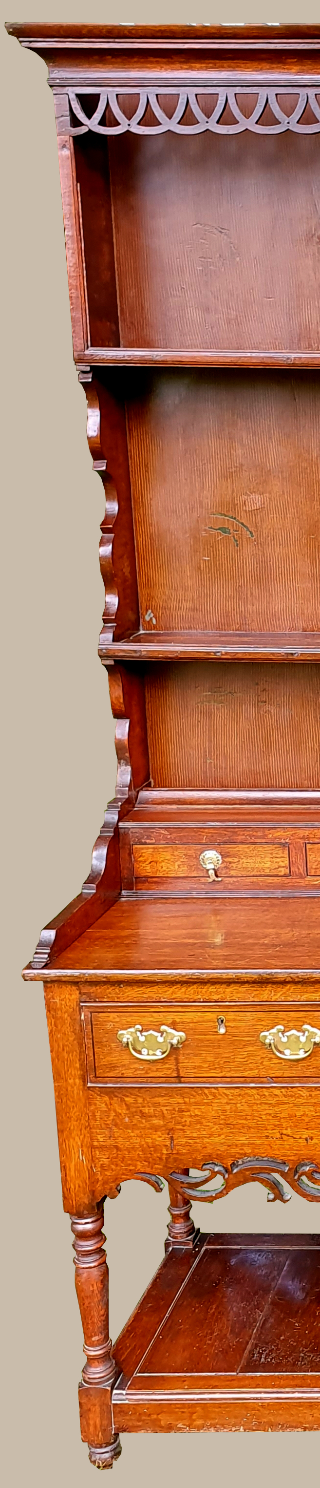 A VERY FINE GEORGIAN SOLID OAK WELSH DRESSER, with a panelled back gallery having two open - Image 2 of 5