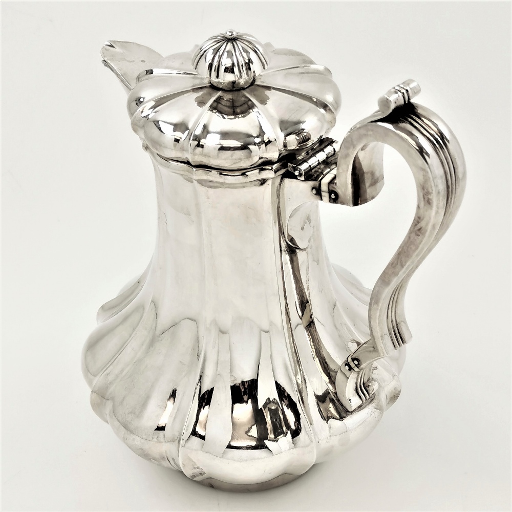 A VERY FINE EARLY 19TH CENTURY IRISH SILVER POT / LIDDED JUG, with fluted body, Dublin, maker's mark - Image 2 of 3