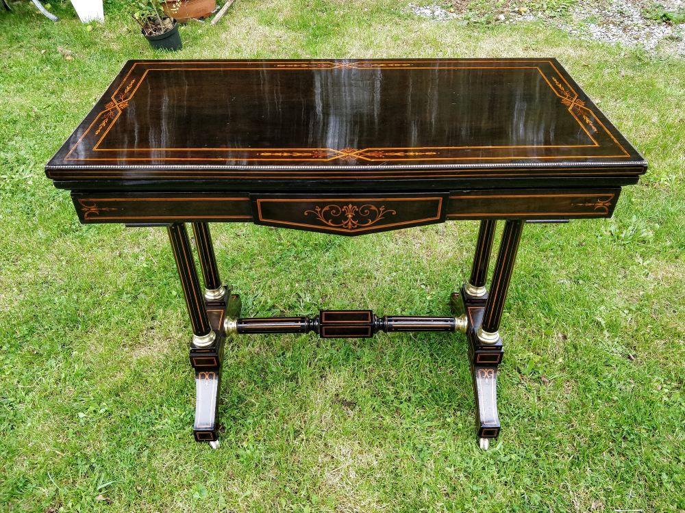 A VERY FINE VICTORIAN ‘AESTHETIC MOVEMENT’ EBONY CARD TABLE, circa 1880, with satinwood inlay - Image 5 of 8