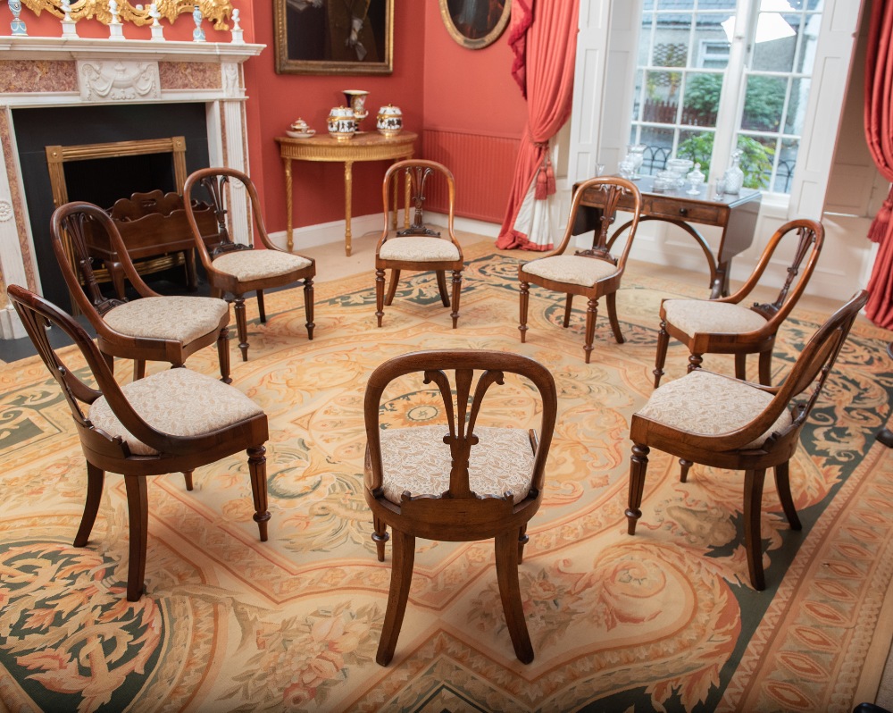 A SET OF EIGHT WILLIAM IV ROSEWOOD DINING CHAIRS, having carved Prince of Wales feather back and