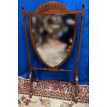 A VERY FINE MAHOGANY INLAID MIRROR GLAZED FIRE SCREEN, heart shaped raised on turned supports 20 x