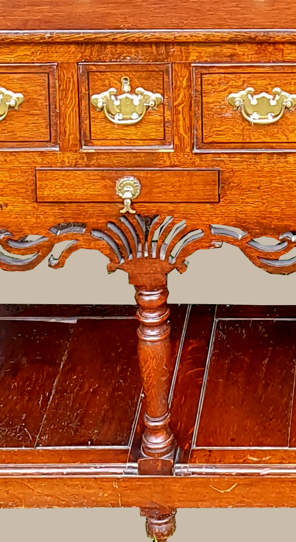 A VERY FINE GEORGIAN SOLID OAK WELSH DRESSER, with a panelled back gallery having two open - Image 4 of 5