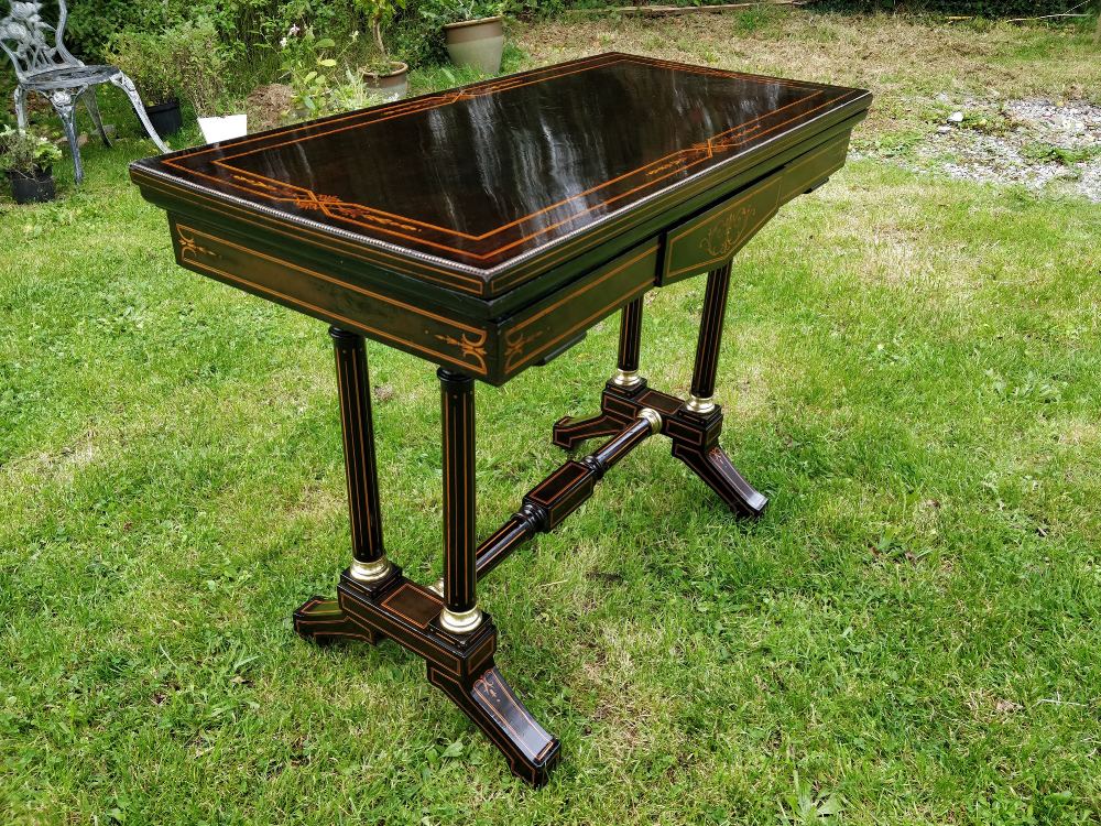 A VERY FINE VICTORIAN ‘AESTHETIC MOVEMENT’ EBONY CARD TABLE, circa 1880, with satinwood inlay - Image 6 of 8