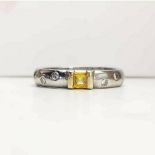 AN 18CT WHITE AND YELLOW GOLD DIAMOND RING, baguette cut natural yellow diamond set in yellow gold
