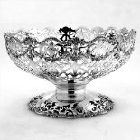 AN EARLY 20TH CENTURY SILVER CENTRE / FRUIT BOWL, London, 1919, by Mappin & Webb, with all over