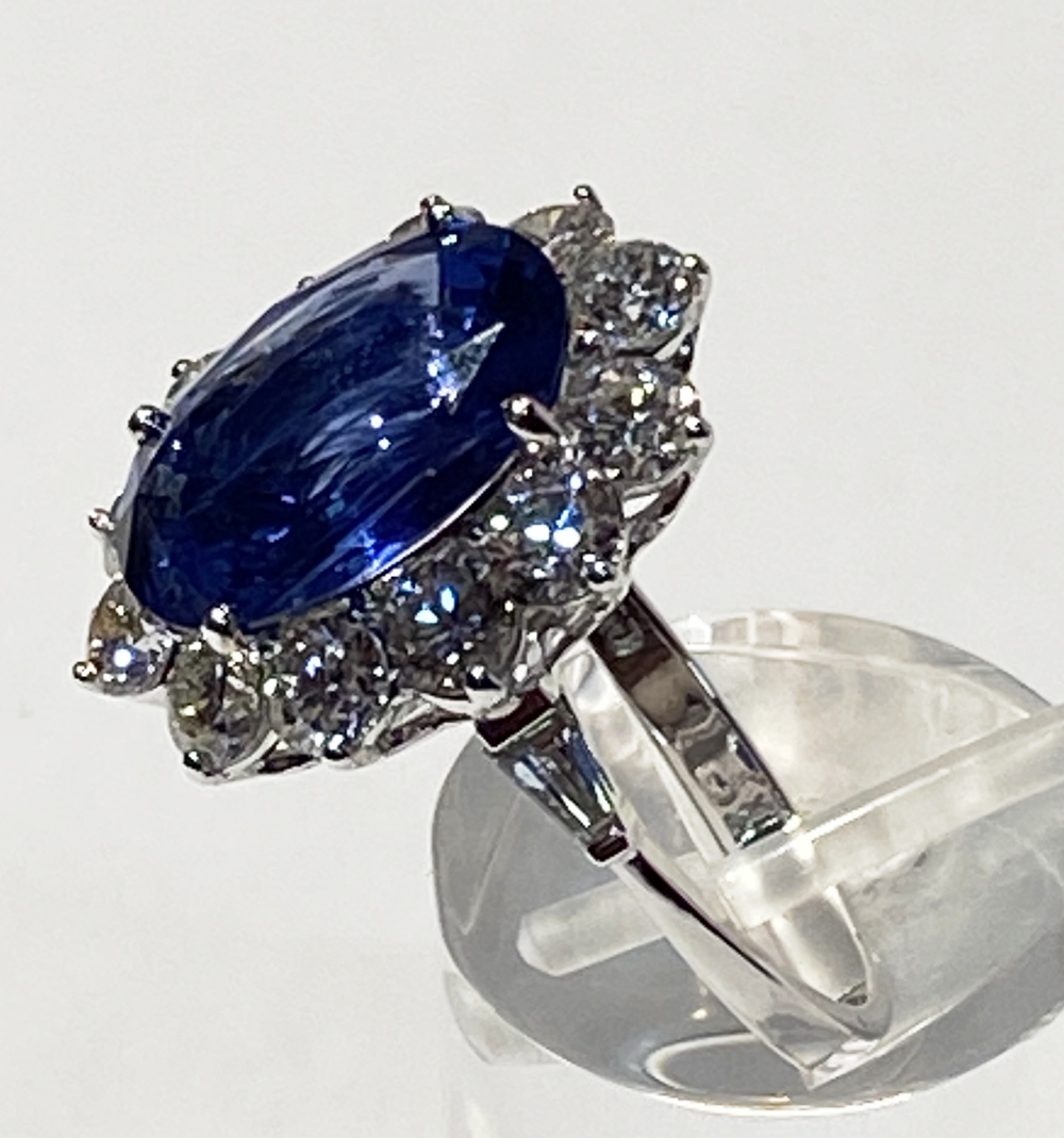 A STAR JEWELLERY LOT: AN EXCEPTIONAL 18CT WHITE GOLD NATURAL CEYLON SAPPHIRE & DIAMOND CLUSTER RING, - Image 2 of 5