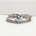 AN 18CT DIAMOND AND WHITE GOLD SOLITAIRE RING & DIAMOND WEDDING BAND BRIDAL SET, the 18ct solid