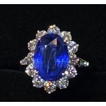 A STAR JEWELLERY LOT: AN EXCEPTIONAL 18CT WHITE GOLD NATURAL CEYLON SAPPHIRE & DIAMOND CLUSTER RING,