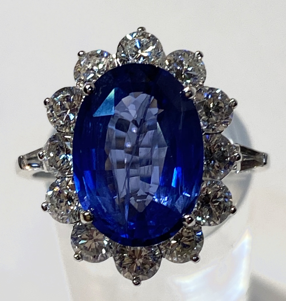 A STAR JEWELLERY LOT: AN EXCEPTIONAL 18CT WHITE GOLD NATURAL CEYLON SAPPHIRE & DIAMOND CLUSTER RING, - Image 3 of 5