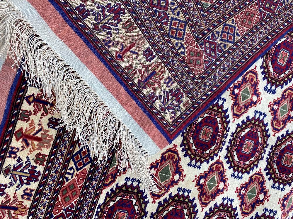 A FINE AFGHAN SAROUK RUG, Herat Province, Afghanistan, intricately hand knotted and woven over six - Image 3 of 3