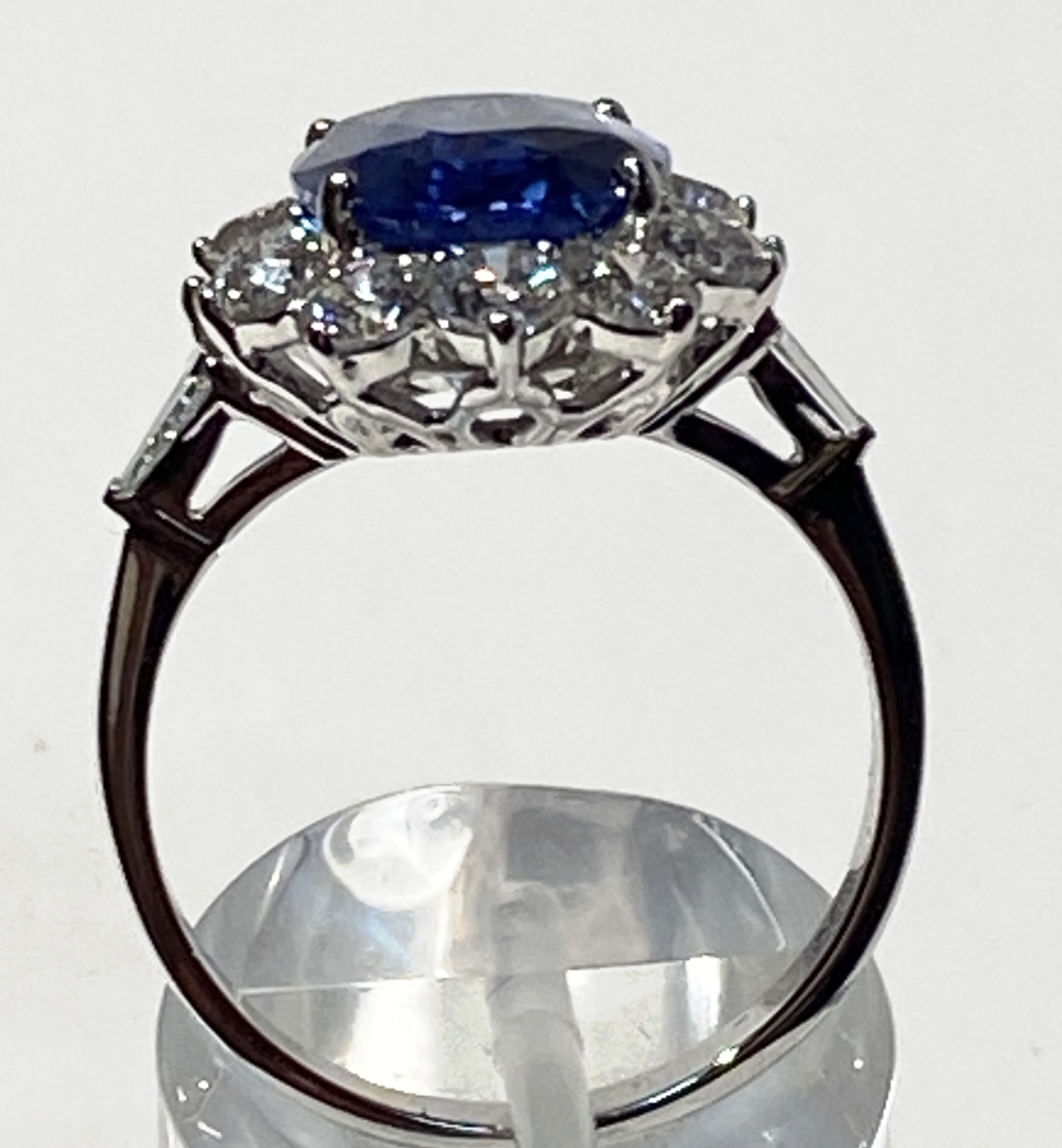 A STAR JEWELLERY LOT: AN EXCEPTIONAL 18CT WHITE GOLD NATURAL CEYLON SAPPHIRE & DIAMOND CLUSTER RING, - Image 4 of 5