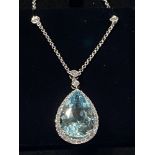 A STUNNING 18CT WHITE GOLD AQUAMARINE & DIAMOND PENDANT, the chain is encrusted intermittently