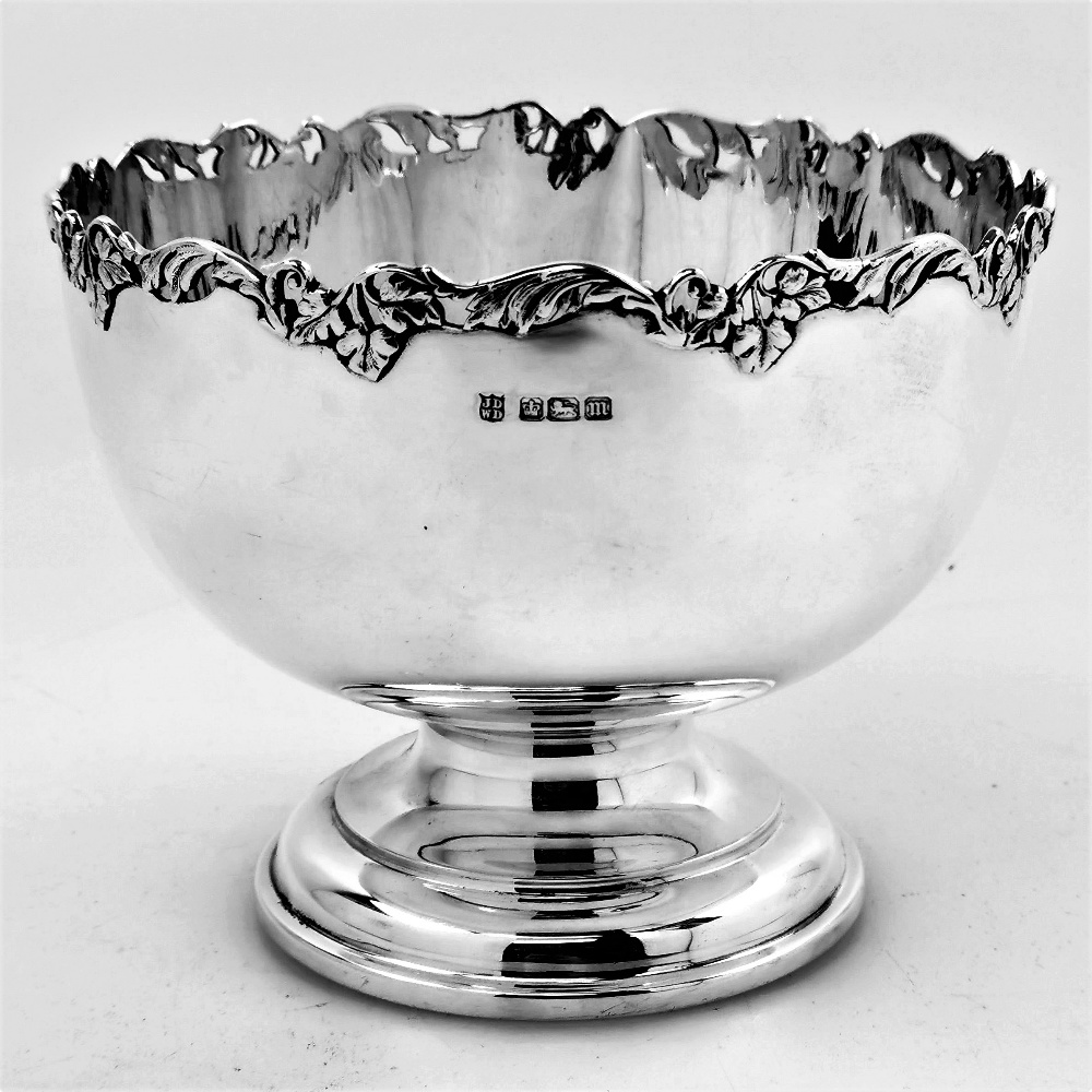 AN EARLY 20TH CENTURY EDWARDIAN SILVER CENTRE BOWL, Sheffield, 1904 by James Deakin & Sons (John &