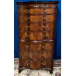 A GOOD QUALITY MAHOGANY CHEST ON CHEST, with dentil cornice and moulded decorated top, 4 graduated