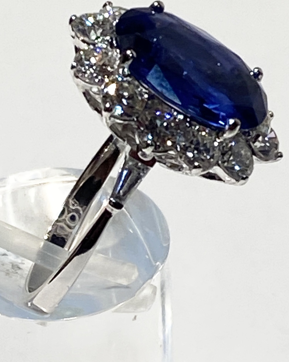 A STAR JEWELLERY LOT: AN EXCEPTIONAL 18CT WHITE GOLD NATURAL CEYLON SAPPHIRE & DIAMOND CLUSTER RING, - Image 5 of 5