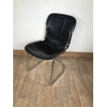 A MID CENTURY MODERN CHROME & LEATHER CHAIR, Approximate Dimensions: Seat W46cms (18 inches) Seat