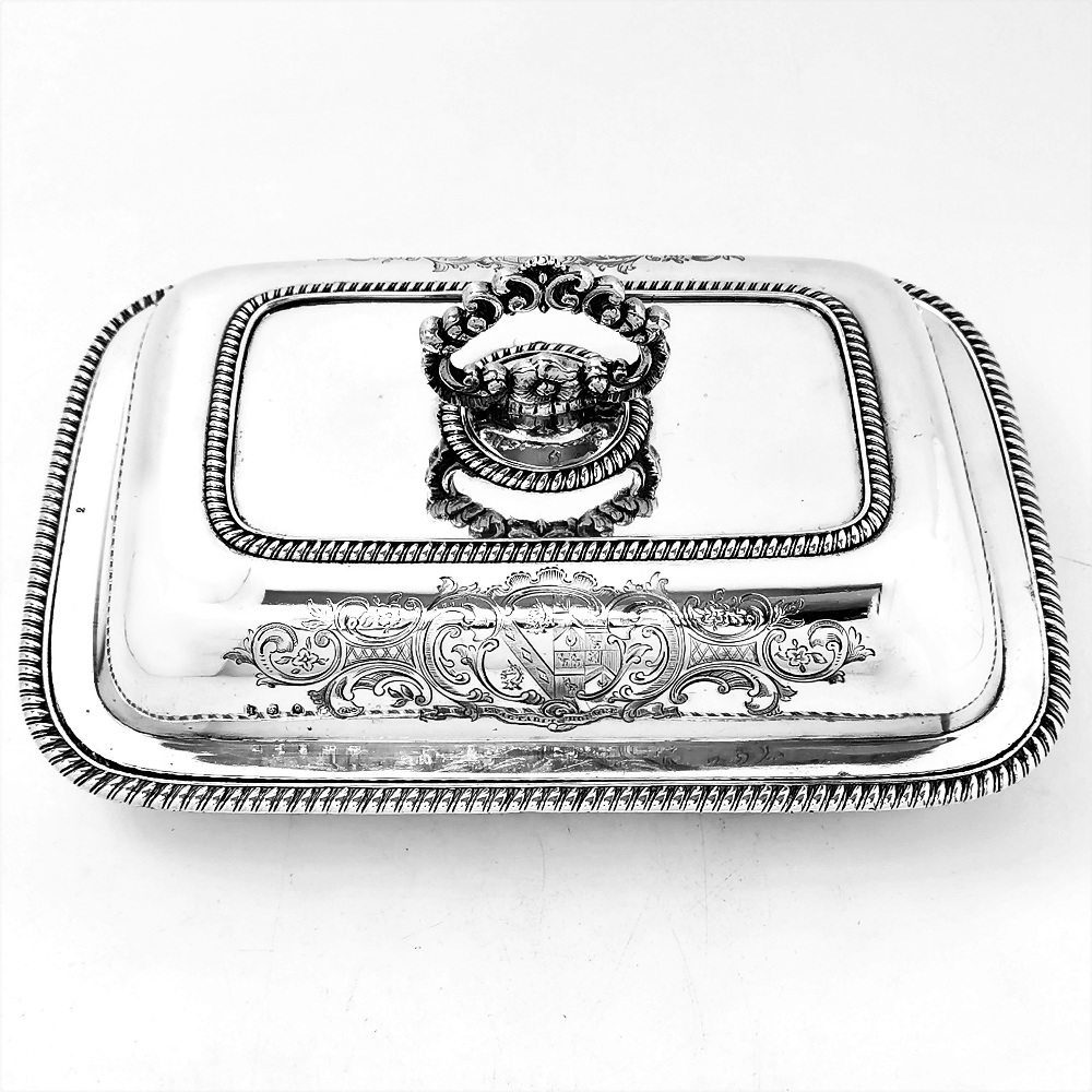 A VERY FINE PAIR OF IRISH EARLY 19TH CENTURY SILVER ENTRÉE DISHES, Dublin, 1828, by Charles Marsh, - Image 3 of 7