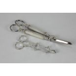 A pair of George V silver sugar tongs, maker Thomas Bradbury, Sheffield 1919, 11cm, and a pair of