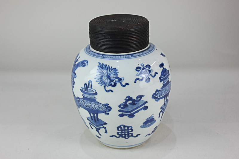 A Chinese blue and white ginger jar and wooden cover, depicting urns and vases, 17cm high