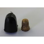 A 9ct gold thimble in fitted case 4.5g