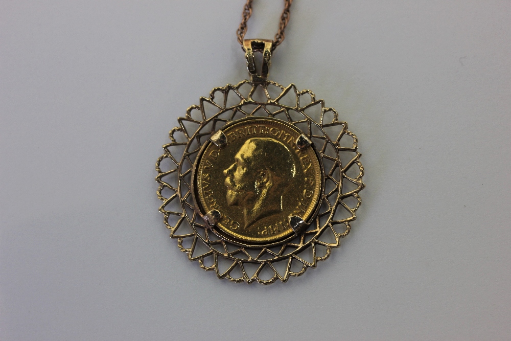 A 1912 sovereign in a 9ct gold pendant mount on a rope twist chain, (a/f chain broken) 15.8g gross