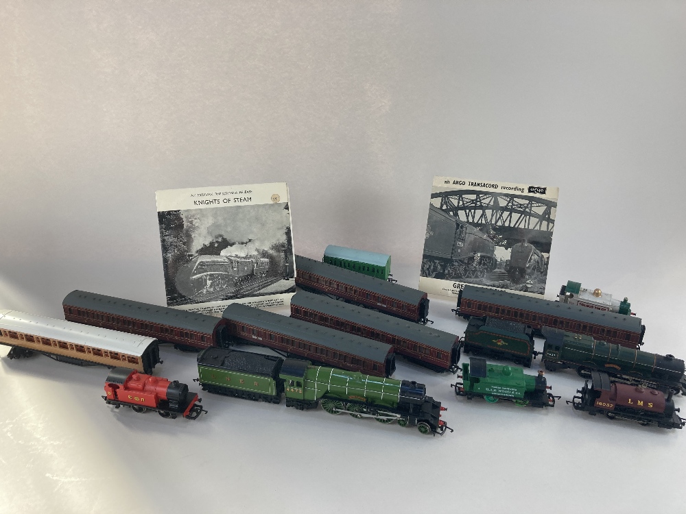 A Hornby OO gauge model railway locomotive, Flying Scotsman with tender in LNER green livery, a