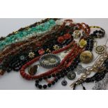 A quantity of costume jewellery