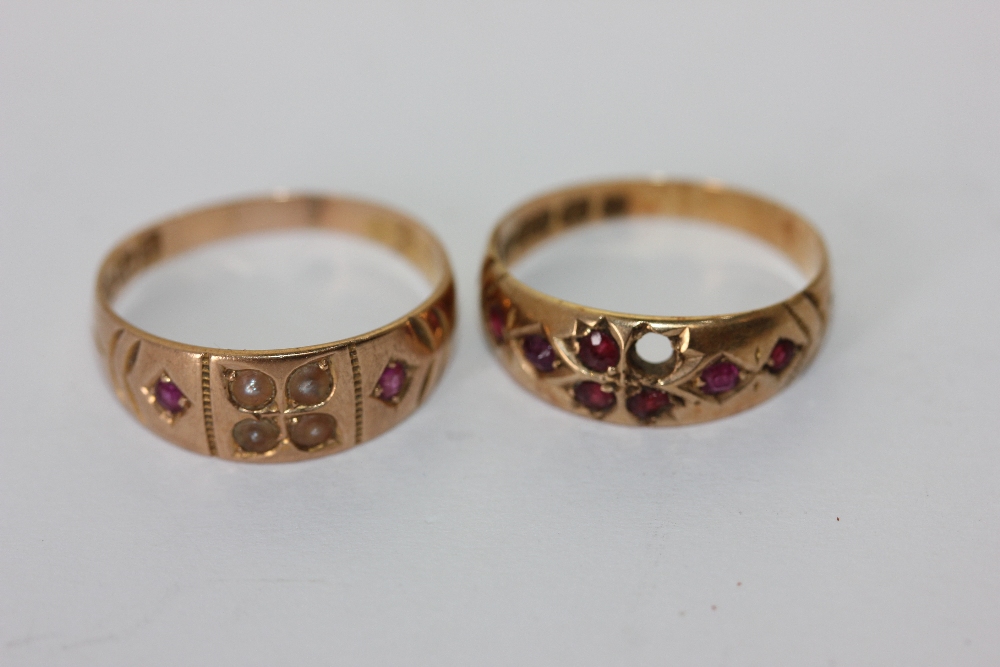 A split pearl and ruby ring in 15ct gold, and a ruby ring in 15ct gold (a/f) 4.4g gross