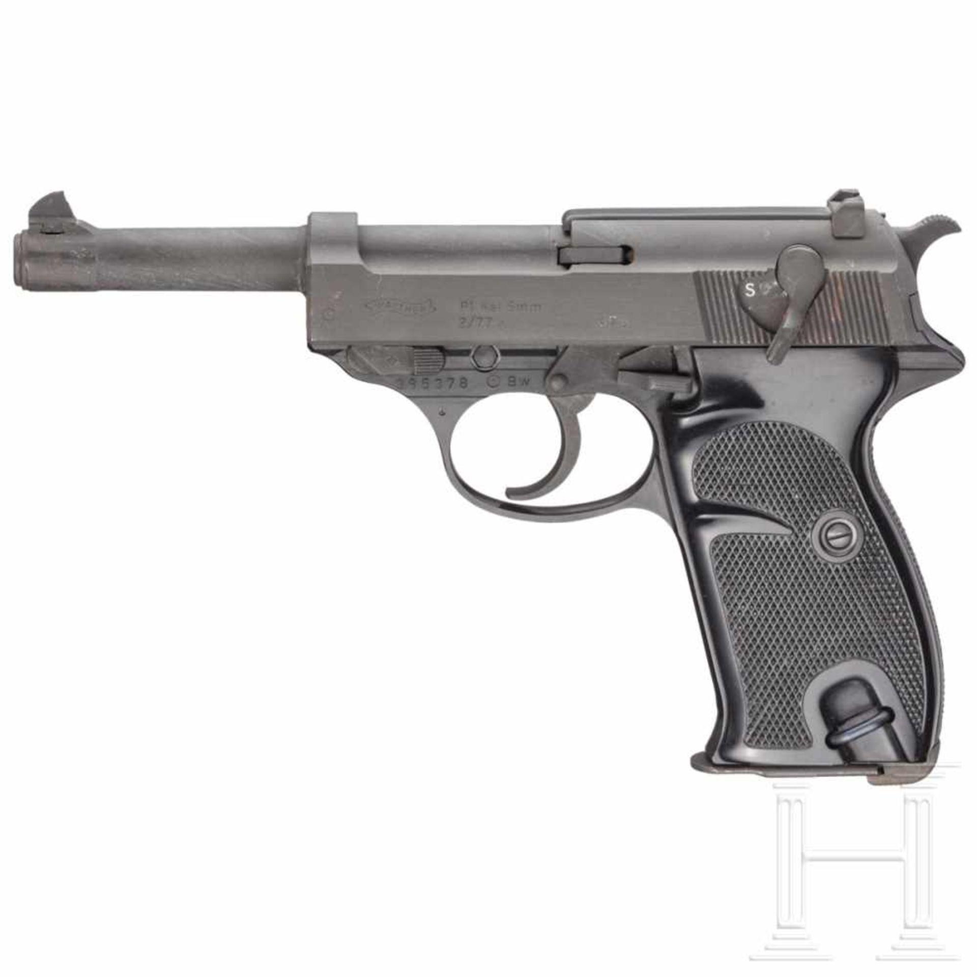 Walther P 1, BundeswehrKal. 9 mm Luger, Nr. 385378. Nummerngleich. Blanker Lauf. Achtschüssig.