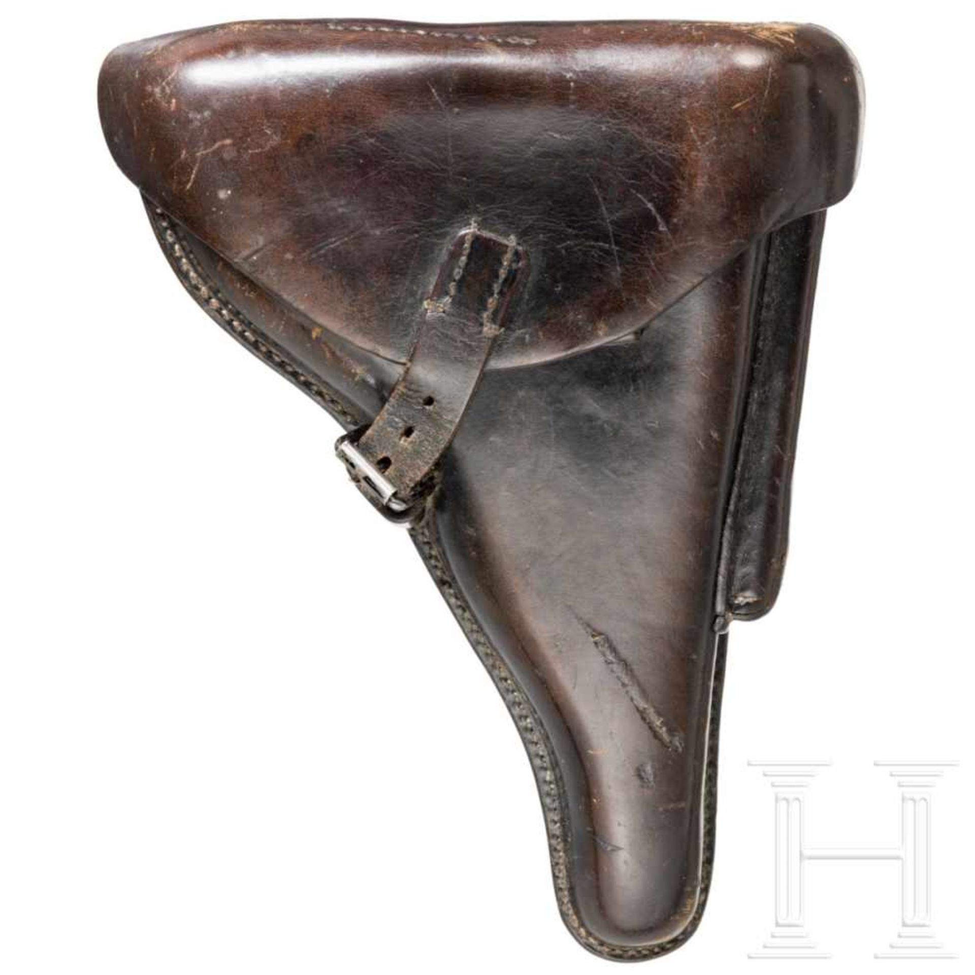 Tasche zur Pistole P08, 1939Schwarzes Leder. Rückseite gestempelt "Karl Böcker 1939 Waldbröl" und