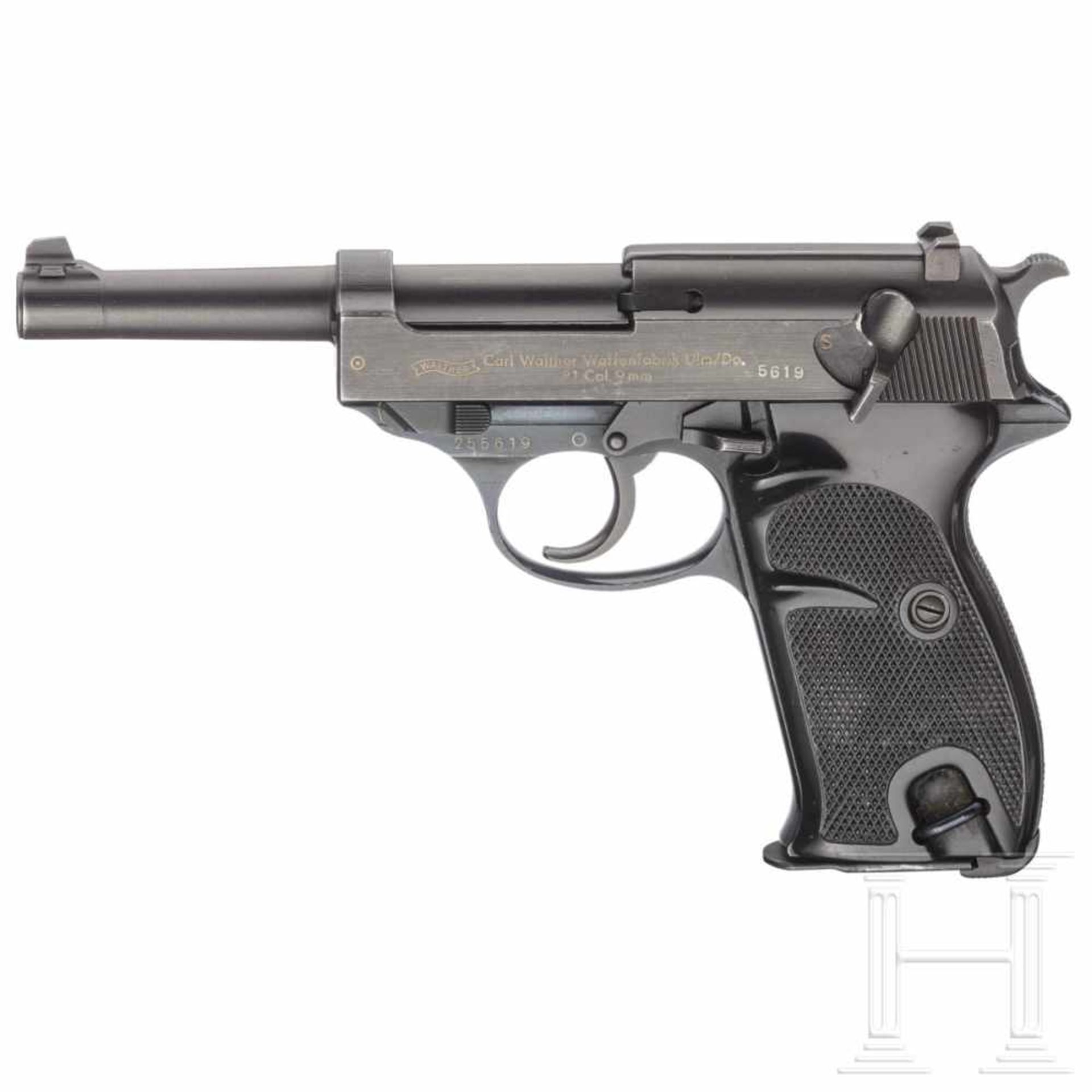 Walther P 1, PolizeiKal. 9 mm Luger, Nr. 255619, Nummerngleich. Blanker Lauf. Achtschüssig. Div.