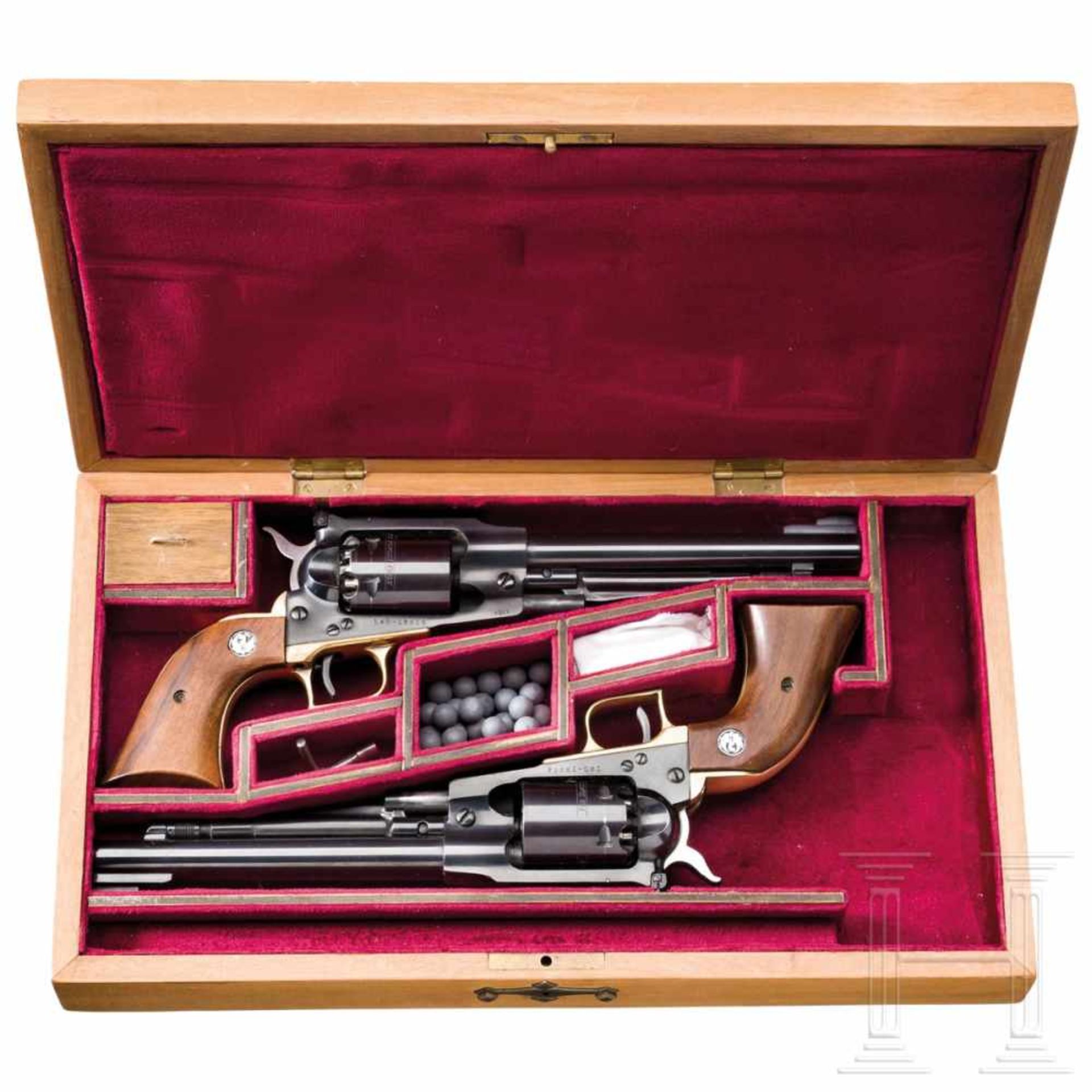 Zwei Perkussionsrevolver Ruger Old Army, im KastenKal. .44 BlackPowder, Nr 140-18616 und 140-