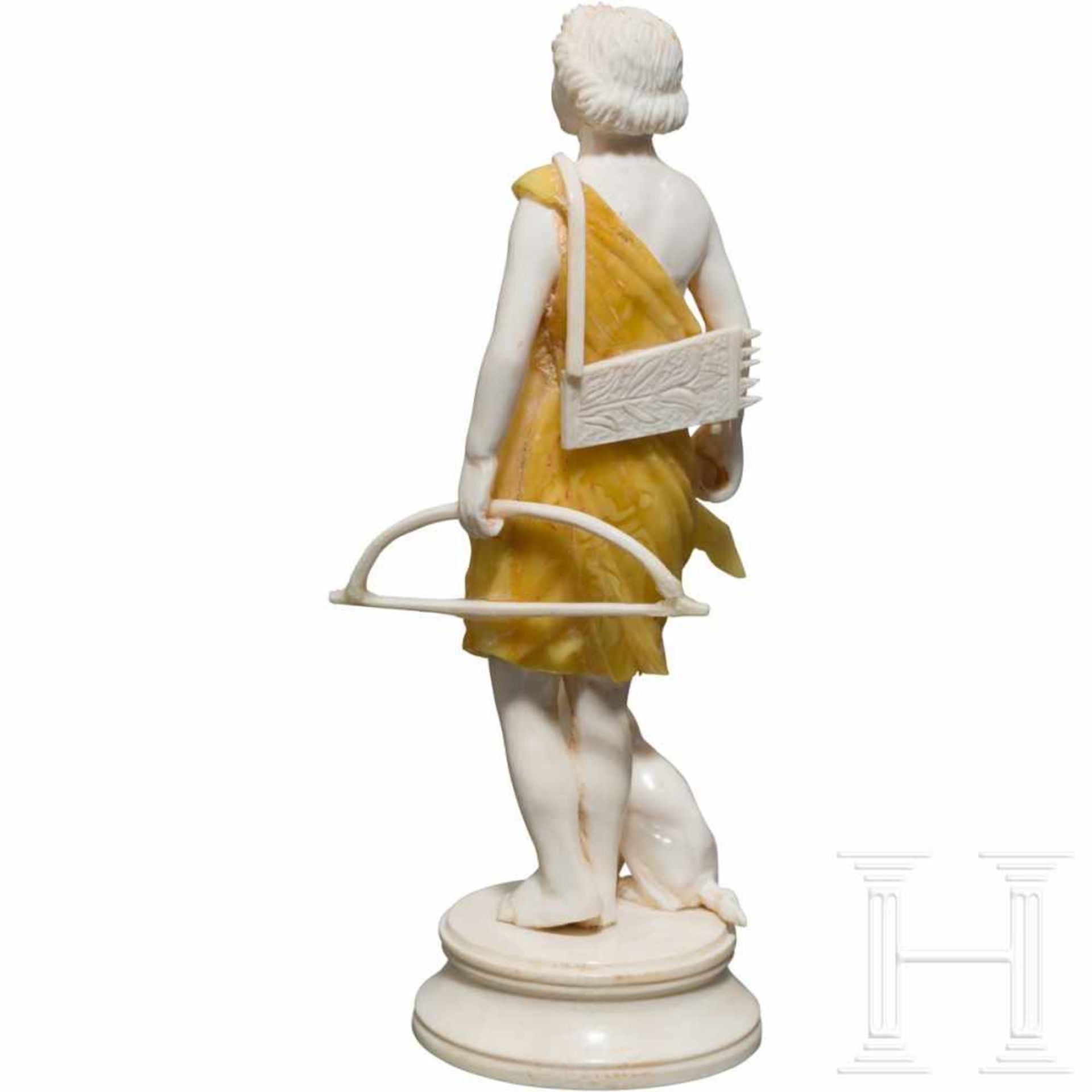 A German ivory figure of Diana, 20th centuryFein beschnitzte Figur der Jagdgöttin aus Elfenbein - Bild 2 aus 3