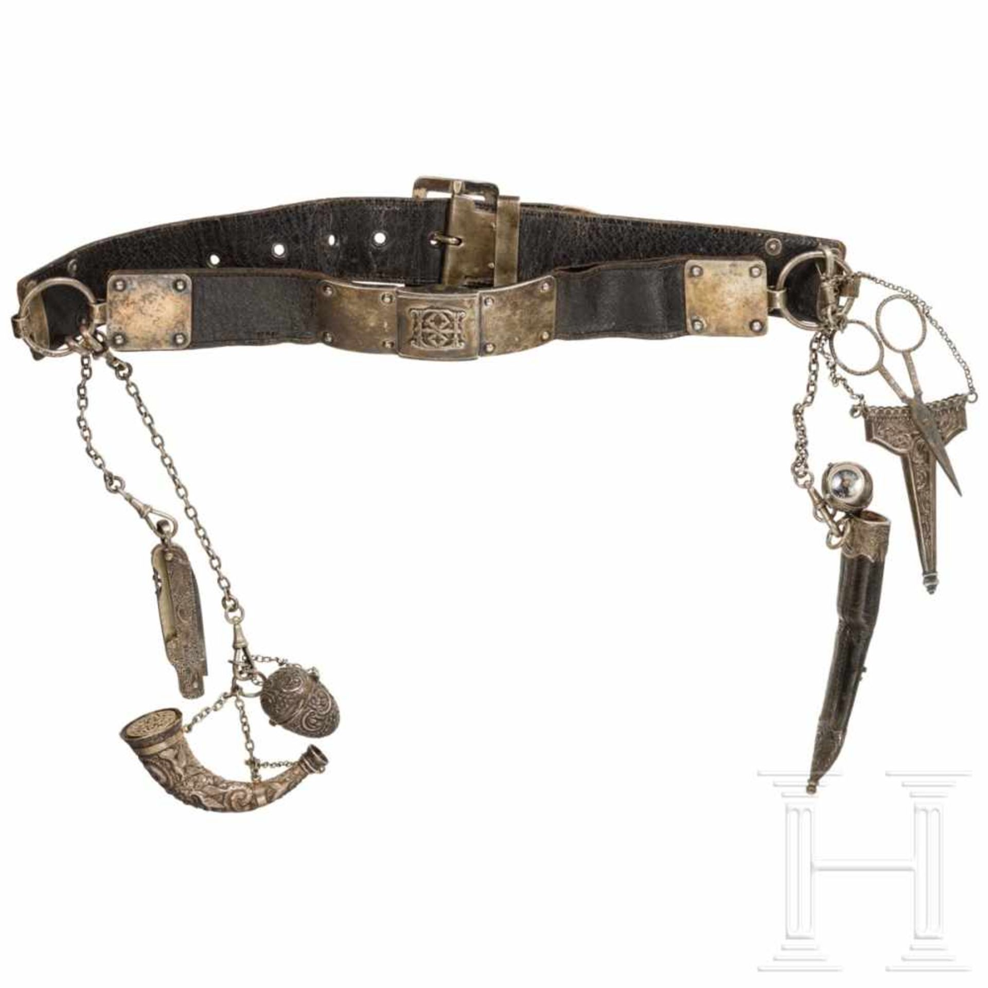 An English lady's hunting belt, early 19th centuryVierteiliger Gürtel aus Leder, die Beschläge und