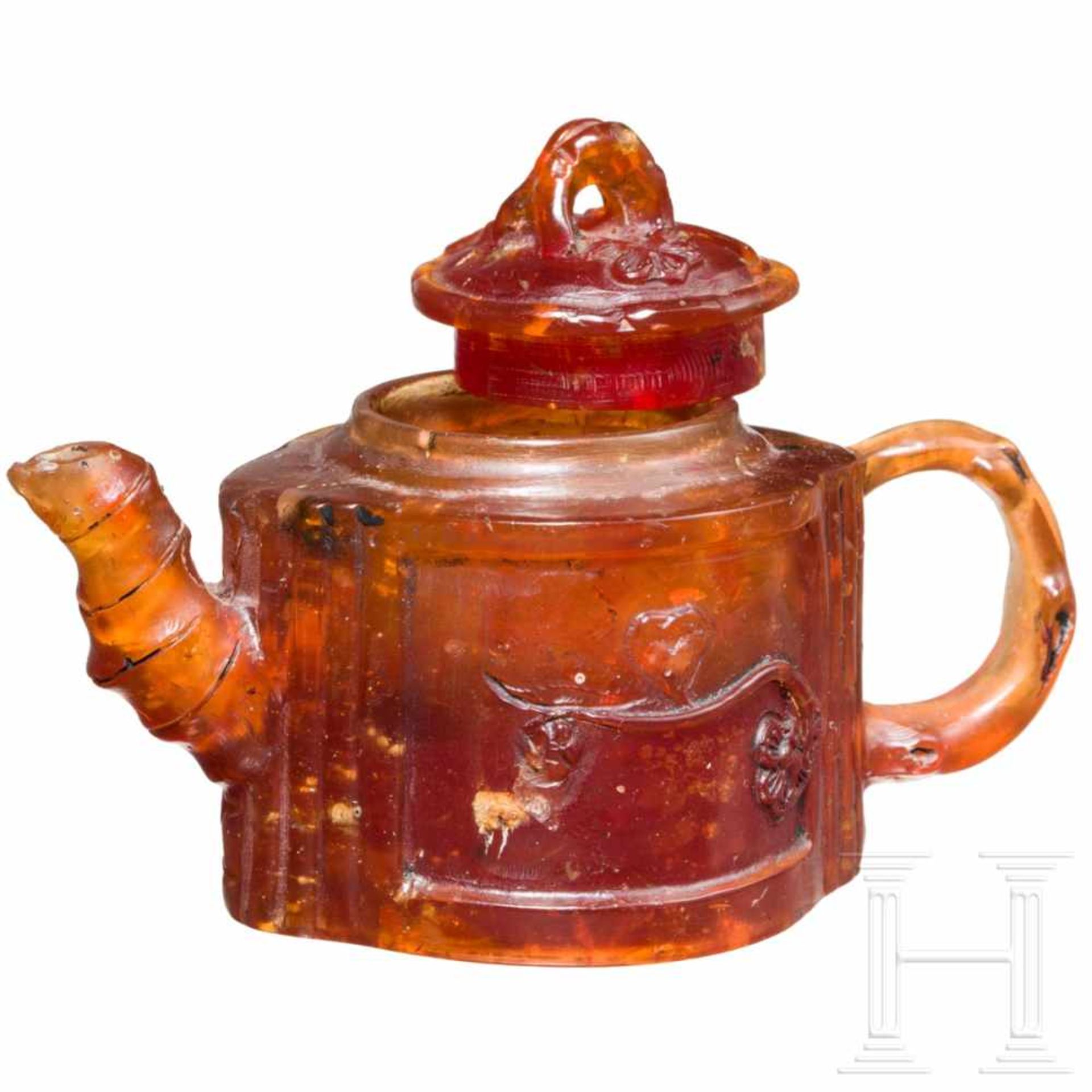 A rare miniature teapot in amber, Königsberg, circa 1700/20The two-part teapot carved in honey- - Bild 10 aus 13