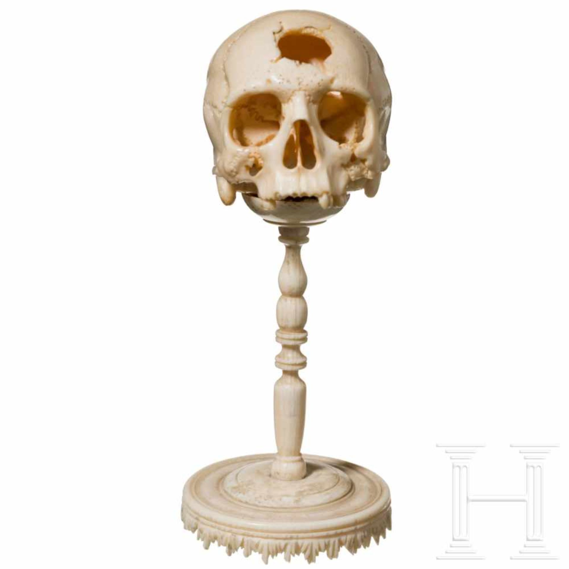 A German memento mori skull, 17th centuryFein geschnitzter, anatomisch korrekter menschlicher - Bild 2 aus 4