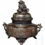 An enamelled bronze censer, China, 18th/19th centuryBronze mit schöner Alterspatina. Vierpassig