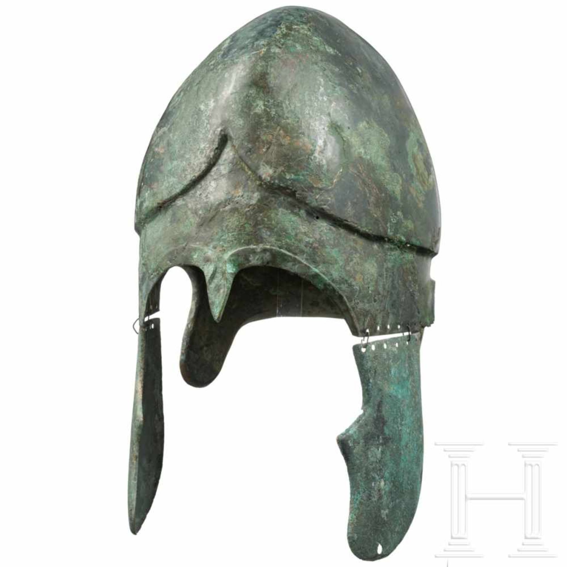 A South-East European Chalcidian helmet, type V, 4th century BCThe skull hammered in one piece, with - Bild 2 aus 7