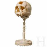 A German memento mori skull, 17th centuryFein geschnitzter, anatomisch korrekter menschlicher