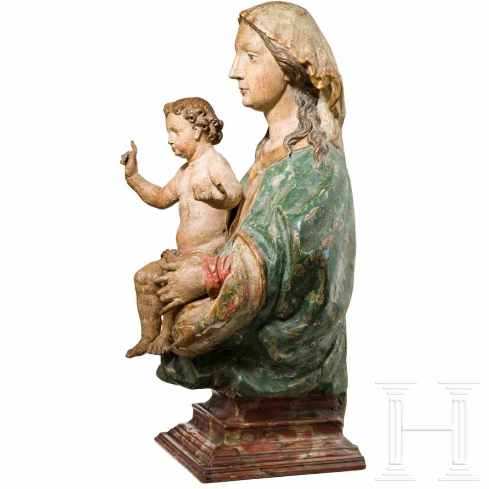 A South German/Austrian Madonna and Child, circa 1720The softwood figure carved in three-quarter - Image 3 of 5