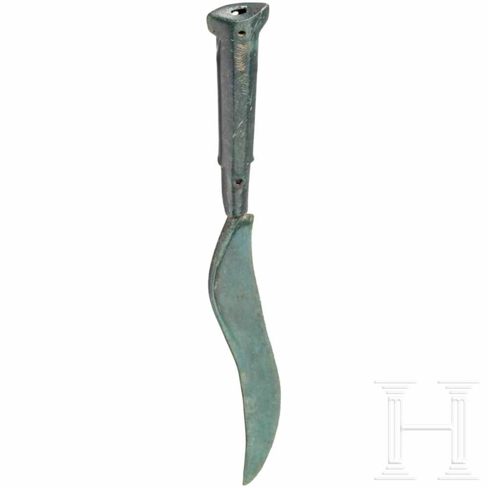 An extraordinary Bronze Age knife with bronze handle, Central Europe, circa 12th - 9th century B.C. - Bild 3 aus 3