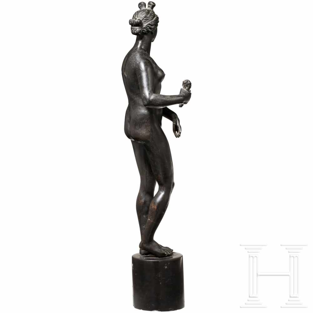 An Italian Renaissance bronze sculpture of a standing Venus, 17th centuryThe fully sculptured, - Image 3 of 4