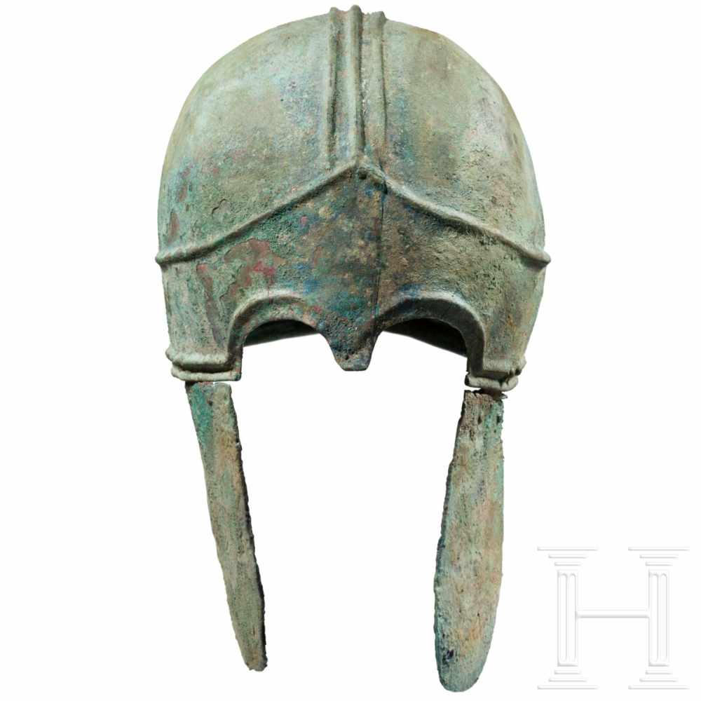 A pseudo-Chalcidian bronze helmet, northern Black Sea area, 4th century B.C.A bronze helmet from the - Image 2 of 4